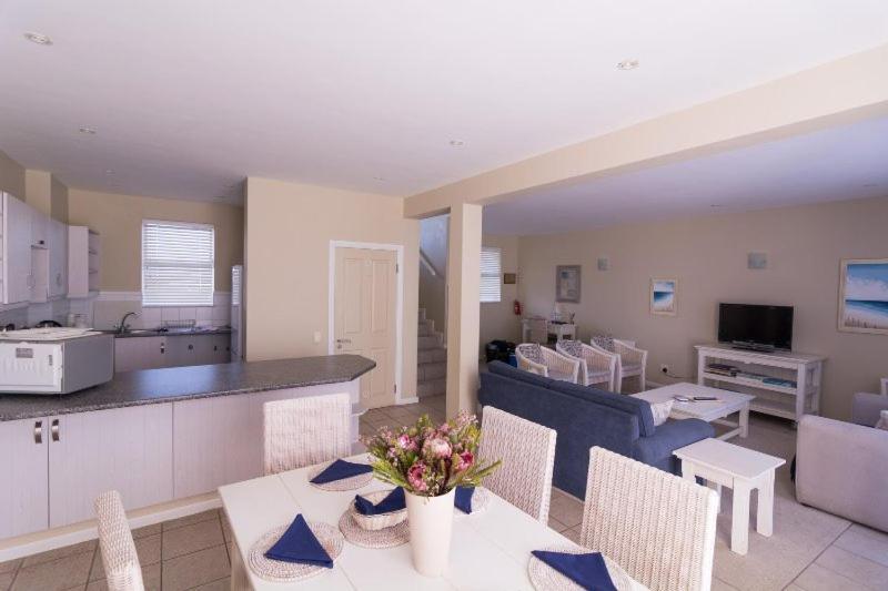 Lodge 93 Mossel Bay Esterno foto